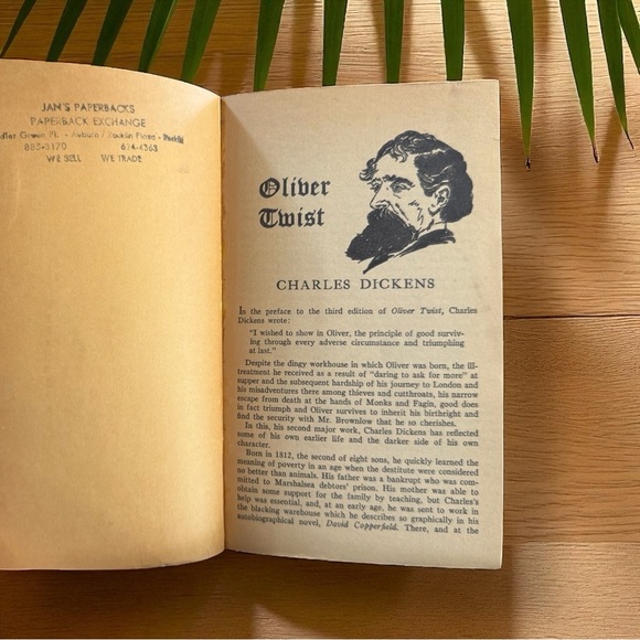 VINTAGE 1963 Oliver Twist by Charles Dickens - Paperback – Illustrated Cover - Picture 5 of 8